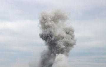 В оккупированном Бердянске прогремели взрывы и начался мощный пожар