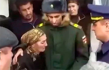 Видеофакт: Российский полковник поздравил разбитую горем семью с ликвидацией сына