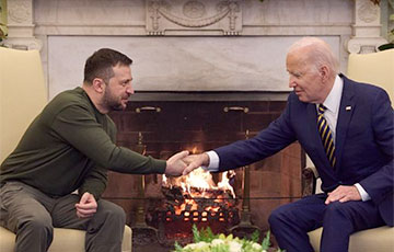 Байден - Зеленскому: Свет победит тьму, мы будем с вами на каждом этапе пути