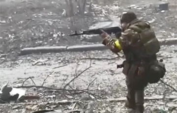 AFU Soldiers Attacking Occupiers Near Bakhmut With Machine Gun, Grenade Launcher