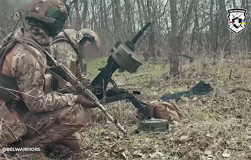 Бойцы полка Калиновского бьют по россиянам из гранатомета АГС-17