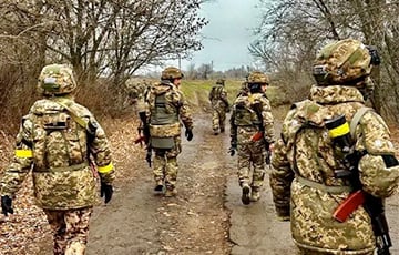 Russian Tank ‘Self-Destructs’ After Meeting With AFU Fighters