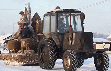 Якутский скульптор слепил из навоза для россиян символ Нового года