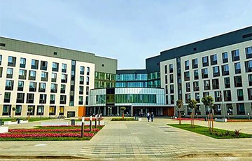 Журналисты позвонили в клинику Лукашенко, сайт которой взломали хакеры