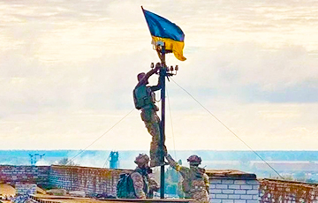 Видеофакт: Над западной частью Соледара развевается украинский флаг