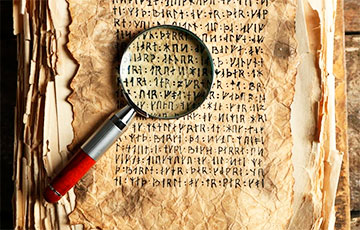В Египте найден древний 16-метровый папирус с заклинаниями