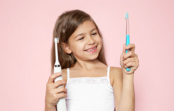 Белорусский стоматолог сказала, когда можно иметь одну зубную щетку на семью