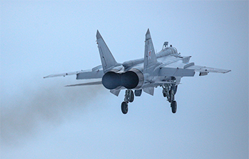 Russian MiG-31K Engine Catches Fire Over Maladechna