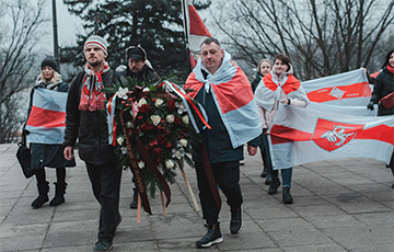 Белорусы Варшавы возложили цветы в честь повстанцев Калиновского