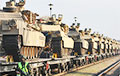 В США заметили огромный эшелон с танками Abrams и БМП Bradley для Украины