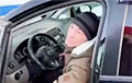 Видеофакт: В Казахстане проучили россиянина с наклейкой «Z» на авто