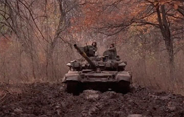 Украінскія танкісты паказалі трафейную тэхніку