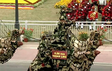 Индия показала на военном параде верблюжью кавалерию с минометами