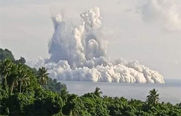 У острова Вануату в Тихом океане проснулся подводный вулкан