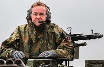 Министр обороны Германии прокатился на танке Leopard 2 перед его отправкой в Украину