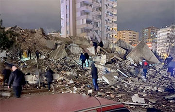 «Это апокалипсис, здания падали за секунду»: очевидцы рассказали о землетрясении в Турции
