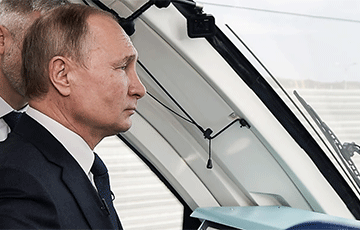 Media: Putin Increasingly Uses Armored Train To Move Around Russia