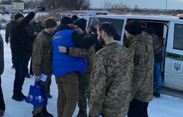 Ukraine Returns 100 People From Captivity