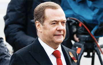 Medvedev Threatens To Strike Poland In Case Of Helping Ukraine With Fighter Jets