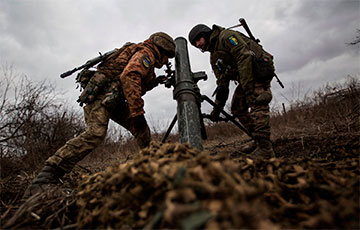 Минометчики ВСУ разгромили русских пехотинцев, кравшихся для штурма их позиций