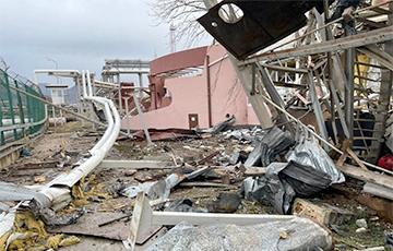 Атака на нефтебазу в Туапсе: появились видео момента взрыва и фото последствий