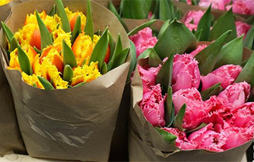 Specially 'Charged' Tulips Appear In Minsk For March 8
