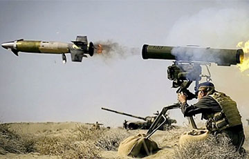 Украінскія ваяры знішчылі расейскі танк з дапамогай ПТРК «Карнэт»