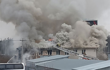 У Санкт-Пецярбургу адбыўся буйны пажар на складзе