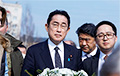 Премьер Японии посетил Бучу и встретился с Зеленским