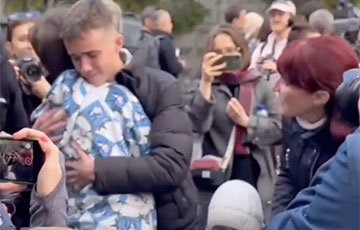 Вернувшиеся из российских «лагерей» украинские дети рассказали, что их били палками и держали в подвалах