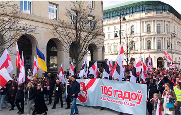 В Варшаве проходит марш в честь Дня Воли