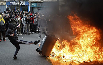 Во Франции на протесты вышли 740 тысяч противников пенсионной реформы