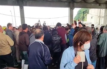 Во время выступления премьер-министра Японии раздался взрыв