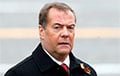 Медведев занервничал из-за права Украины бить западным оружием по РФ