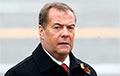 Медведев снова собрался на Киев