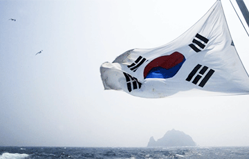 СМИ: Южная Корея задержала судно, которое направлялось из КНДР в Россию