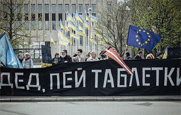 «Дед, пей таблетки»