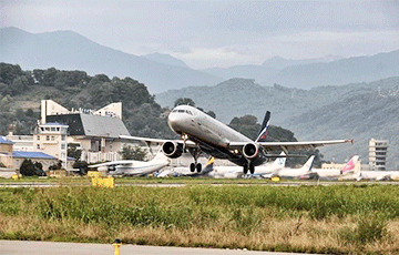 Авиакомпании начали отменять рейсы по России из-за проблем с бюджетом