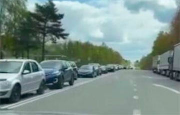 На беларуска-расійскай мяжы пачалі правяраць алкаголь у багажы аўто