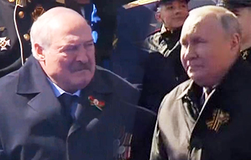 В соцсетях смеются над фото двух диктаторов с парада в Москве