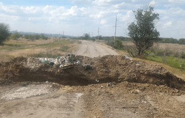 Roads On Belarus-Russia Border Digged Up, Blocked With Trees