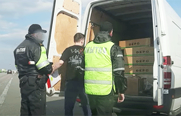 Белорусские таможенники останавливают микроавтобусы прямо на трассах