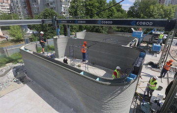 Во Львове показали, как строят школу на 3D-принтере