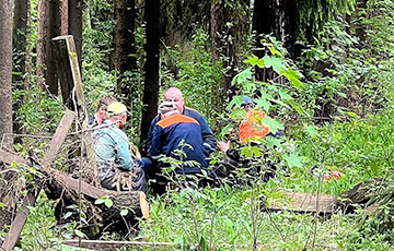 Лукашисты ломают кресты в Куропатах