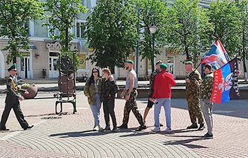 У Магілёве лукашысты адзначалі Дзень памежніка са сцягамі «ДНР»