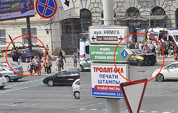 Авария в центре Минска: разбитое такси и легковушка на тротуаре