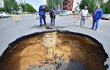 У Баранавічах пасярод ажыўленай вуліцы ўтварыўся вялізны правал