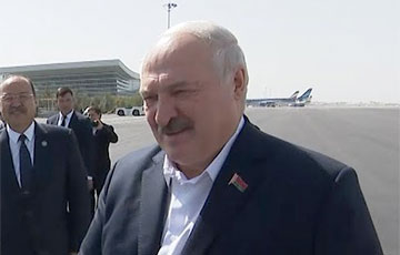 One Step Away From Overthrow: Russian Propagandists 'Burying' Lukashenka