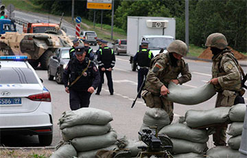 Defense Intelligence: Moscow Is Practically Isolated, Preparing For Siege