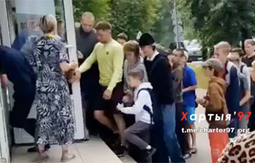 В Могилеве подростки  устроили драку в секонд-хенде за брендовые вещи из Европы